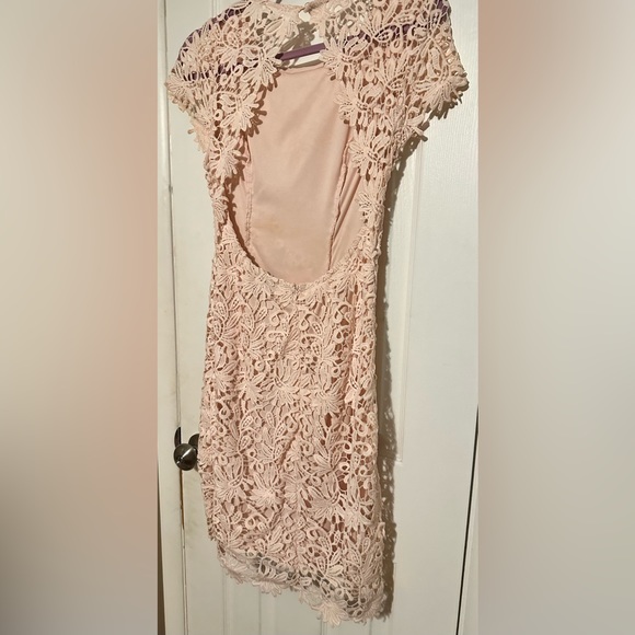 🩵 Lulus blush cotton lace dress with keyhole back. 092 - Picture 9 of 11